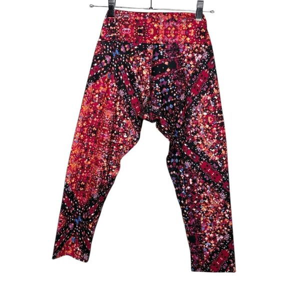 KOS USA PIXEL Crop Capri Leggings Pink Purple Black size small - Picture 4 of 5